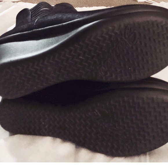 SOLD ‼️‼️Skechers black  ankle booties - Picture 10 of 12
